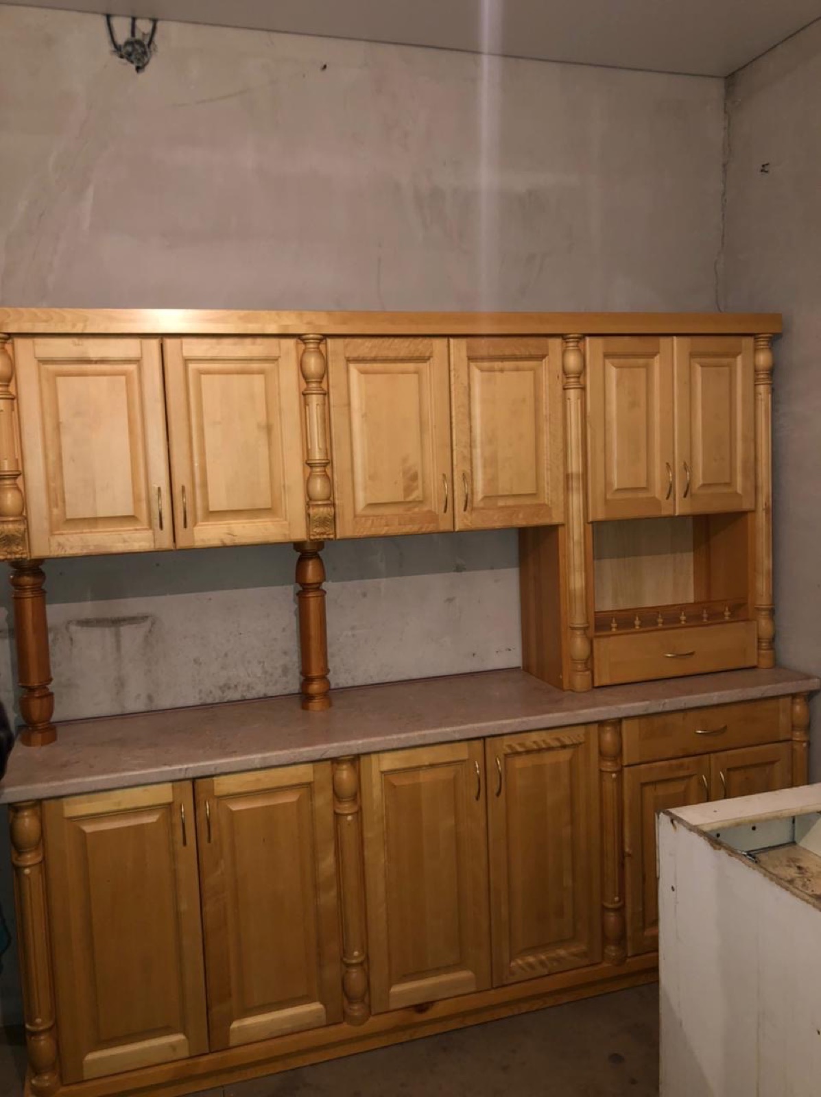 Кухня из массива дерева в классическом стиле